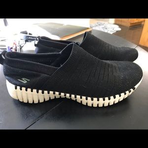 Skechers Sz 7 black very nice